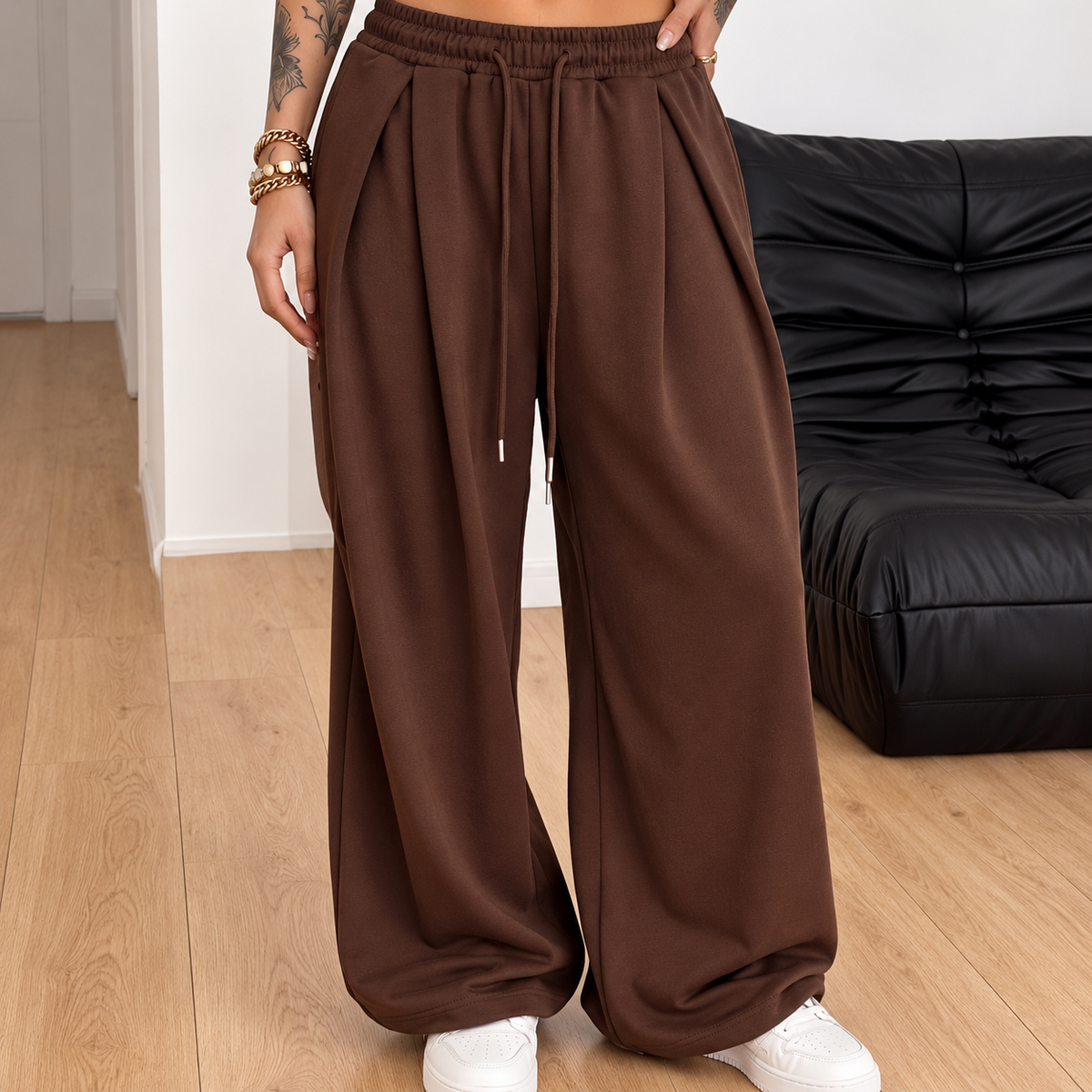 Drapelle Women's Wide-Leg Pleated Sweatpants in Coffee