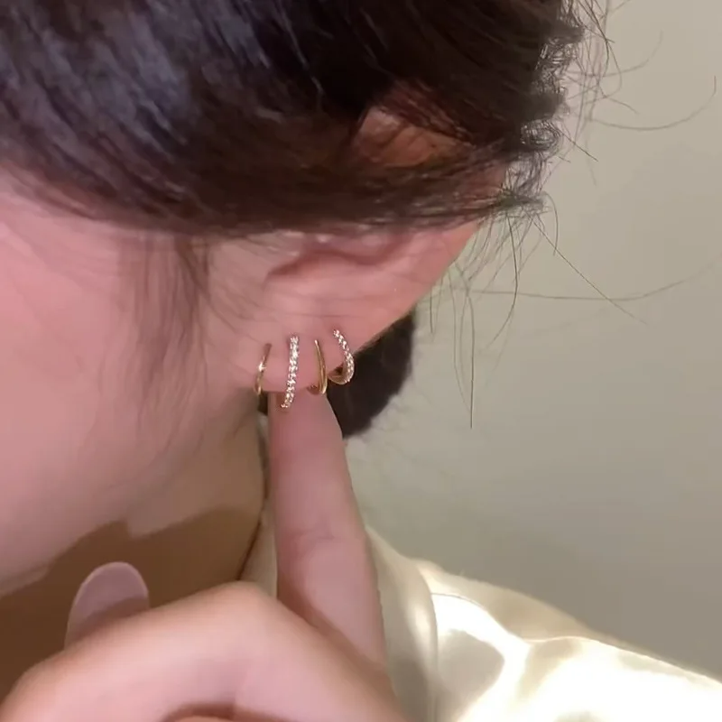 Clawette™ 4-Claw Earrings — Subtle Sparkle, Everyday Glam