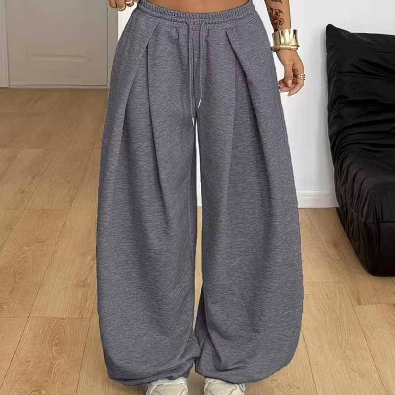 Drapelle Women's Wide-Leg Pleated Sweatpants in Dark Gray
